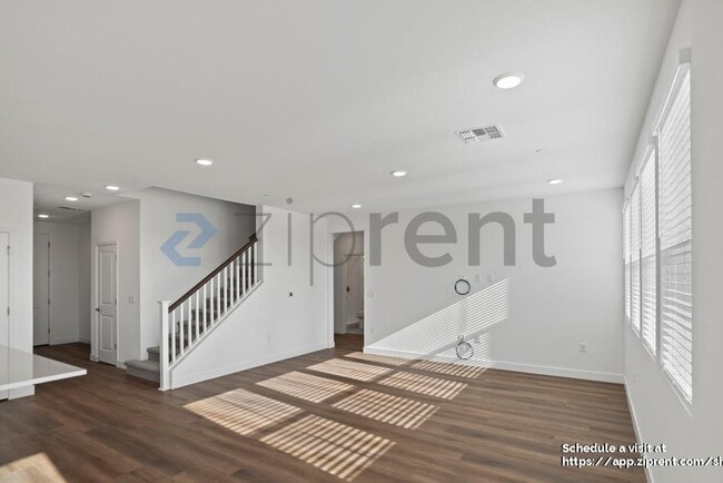 Building Photo - 426 Gold Coast Rd