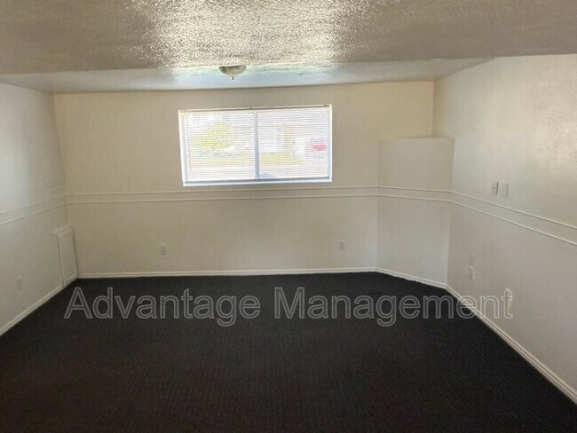 Building Photo - 927 S 1635 W St