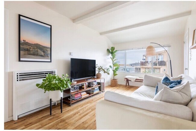 Building Photo - Manhattan Beach