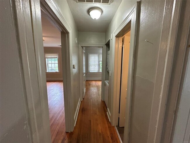 Building Photo - 432 Clanton Ave