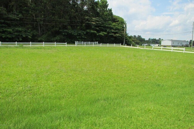 Building Photo - 204 Angus Ln