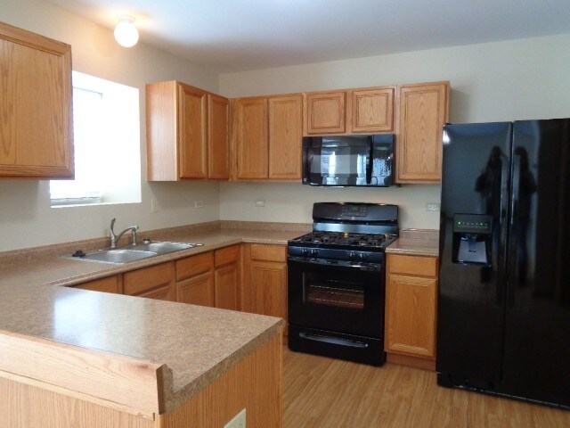 Building Photo - 1706 Lake Pointe Ct