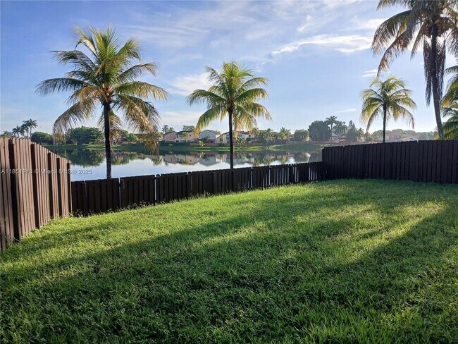 Building Photo - 1070 SW 135th Pl