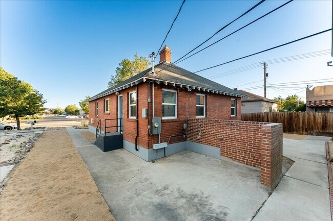 Building Photo - 315 Crampton St
