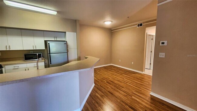 Building Photo - 4114 Central Sarasota Pkwy