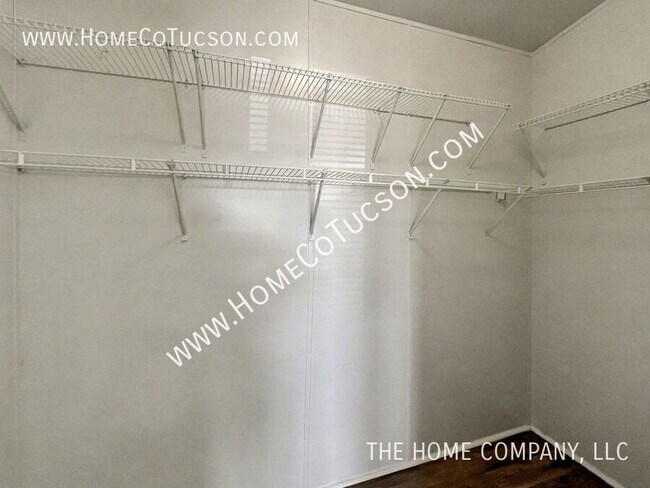 Building Photo - 5717 S Stewart Blvd