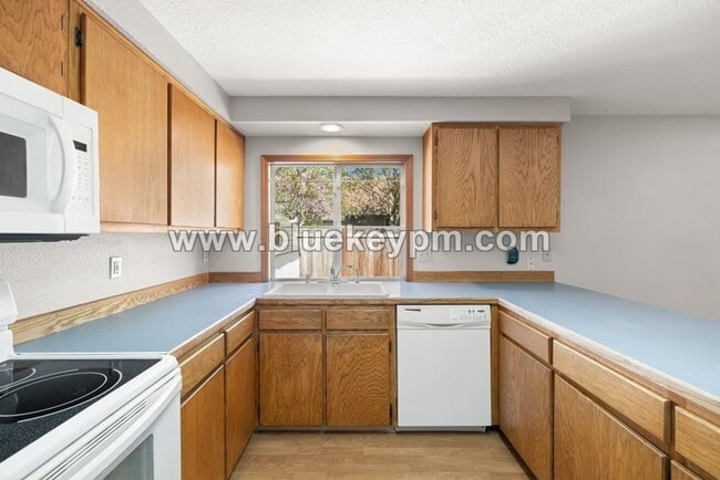 Building Photo - 3 Bed, 2 Bath Home in Wilsonville on a Cul...