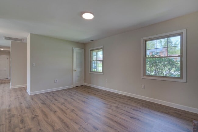 Building Photo - 507 Stonegate Dr