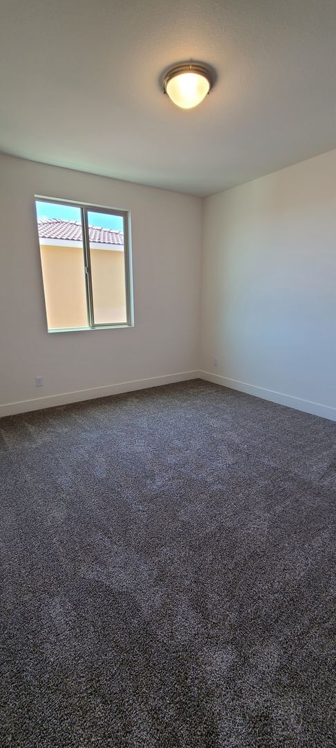 Building Photo - Stunning home with luxurious wood floor and beautiful spacious yard