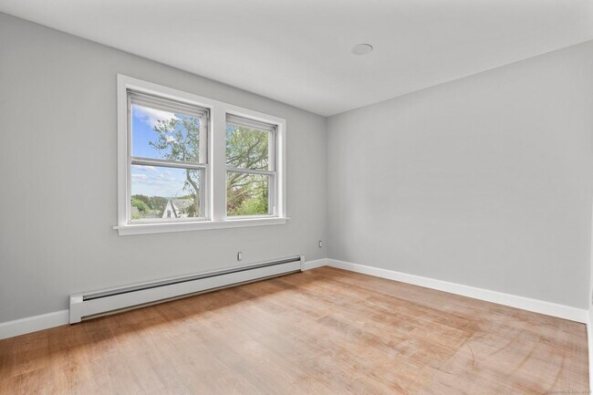 Building Photo - 389 Highland Ave