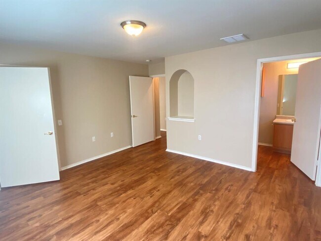 Building Photo - 11901 Briarcreek Loop