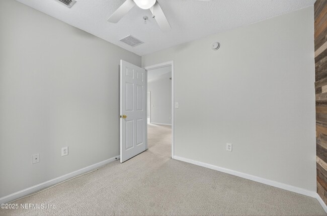 Building Photo - 7067 Deer Lodge Cir