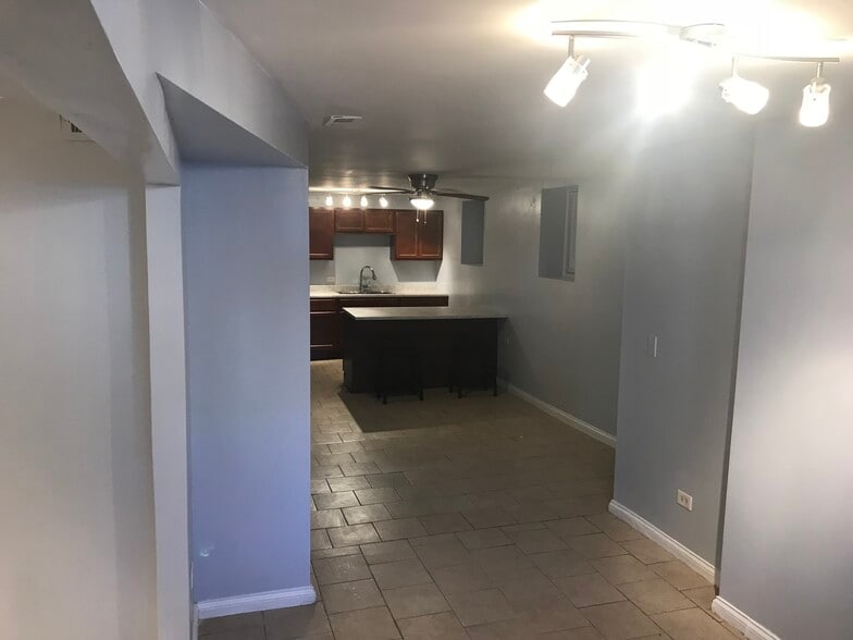 Building Photo - 6117 S Vernon Ave