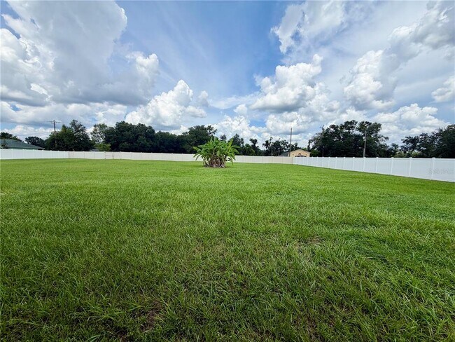 Building Photo - 10146 Bloomfield Hills Dr