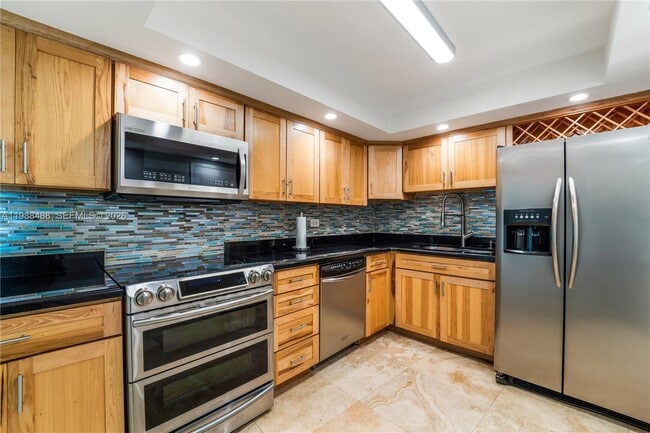 Building Photo - 6039 Collins Ave