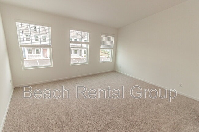 Building Photo - 203 Crescent Wy