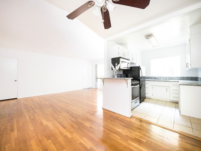 Building Photo - 7245-51 Willoughby Ave