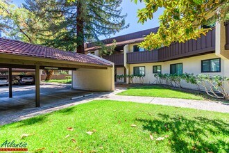 Building Photo - The Courtyard | Lovely Condo | Washer/Drye...