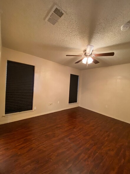 Building Photo - 805 Greenridge Dr