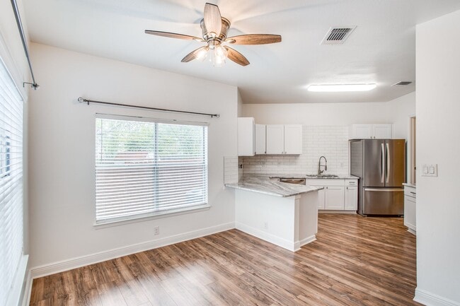 Building Photo - 3 Bedroom/2.5 Bathroom Hunters Chase Subdivision
