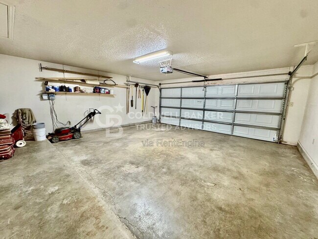 Building Photo - 717 8th St