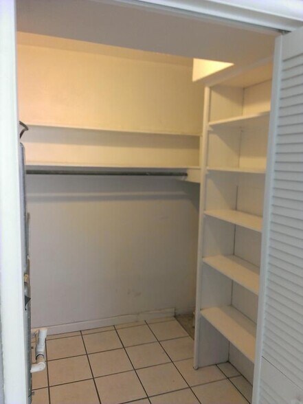 Walk in closet - 1225 SW 4th Ct