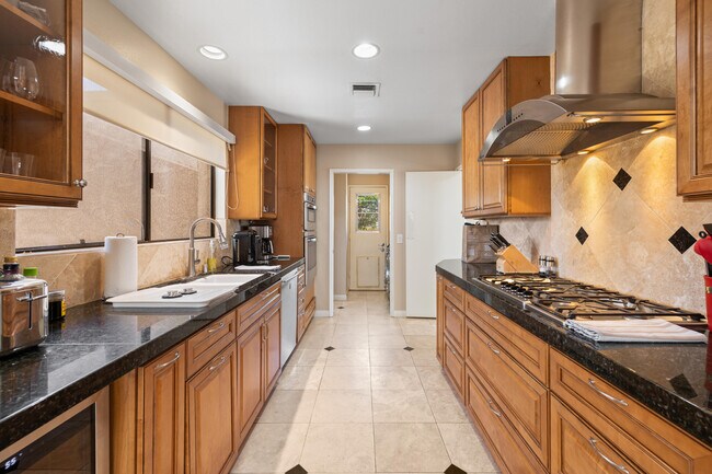 Building Photo - 70520 Gardenia Ct