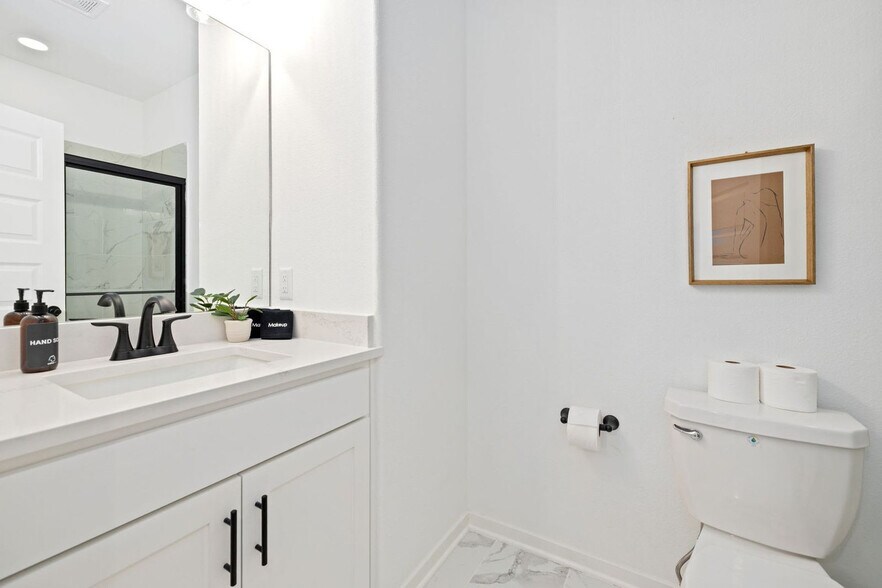 Building Photo - 1632 Neptune St