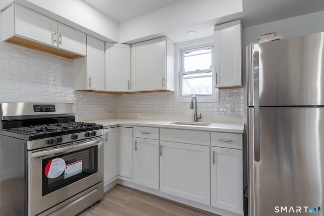Building Photo - 77-79 Hanford Avenue Unit