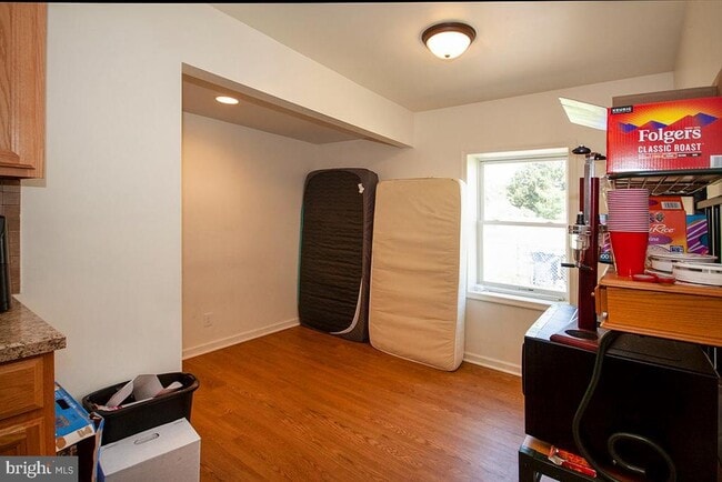 Primary Photo - 10 Sherwood Ln