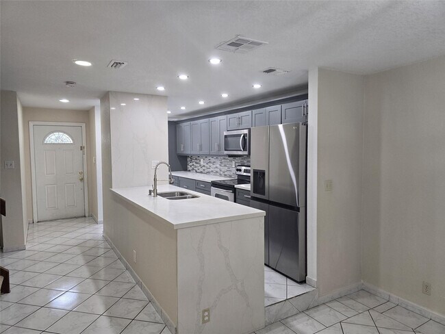 Building Photo - 8236 9th Ct