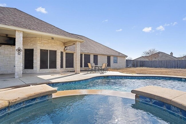 Building Photo - 209 Sarahs Ln