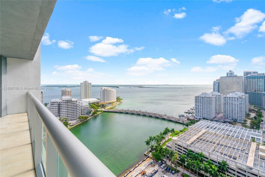 Building Photo - 475 Brickell Ave