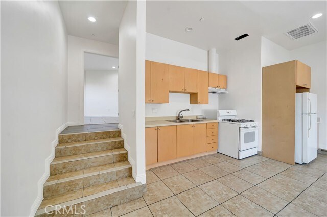 Building Photo - 10163 Petit Ave