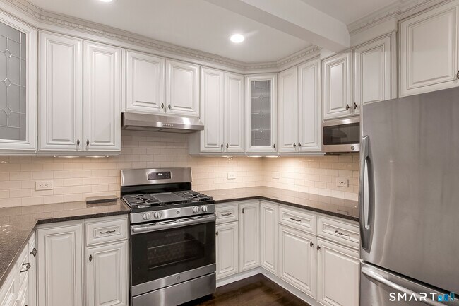 Building Photo - 125 Oaklawn Ave