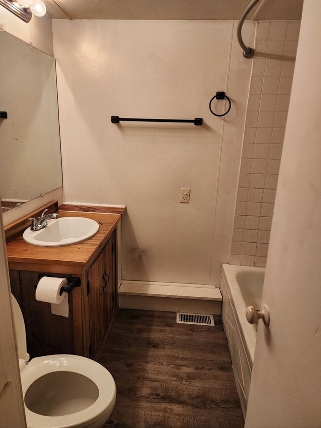 Building Photo - 3 bedroom home for lease