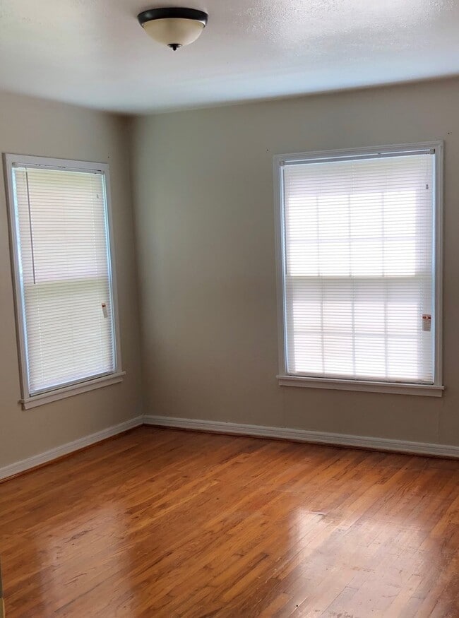 Building Photo - Cute 2 Bedroom, 1 Bath Home!