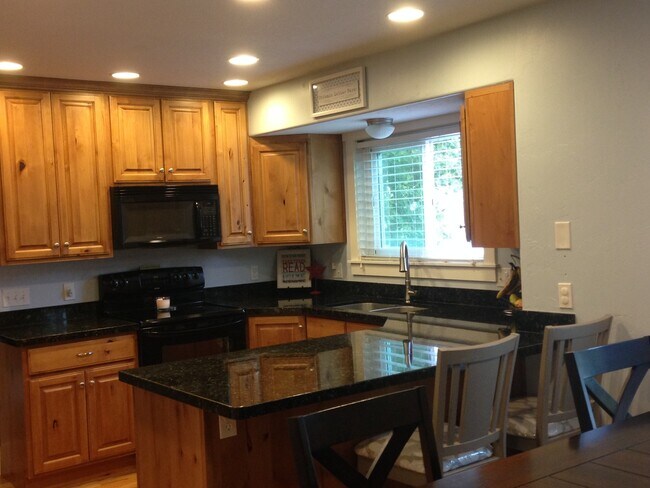 Building Photo - Large Family Lehi Home available now!
