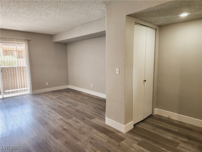 Building Photo - 2750 S Durango Dr
