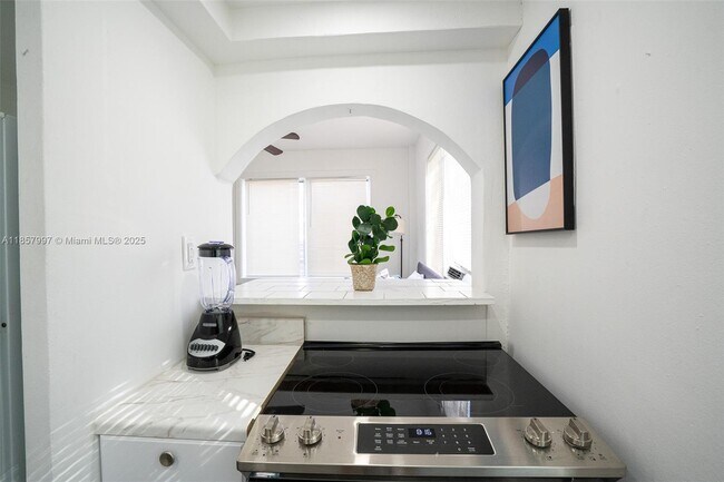 Building Photo - 444 Ponce de Leon Blvd