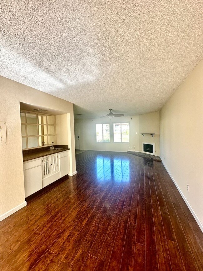 Building Photo - 5042 Glide Dr