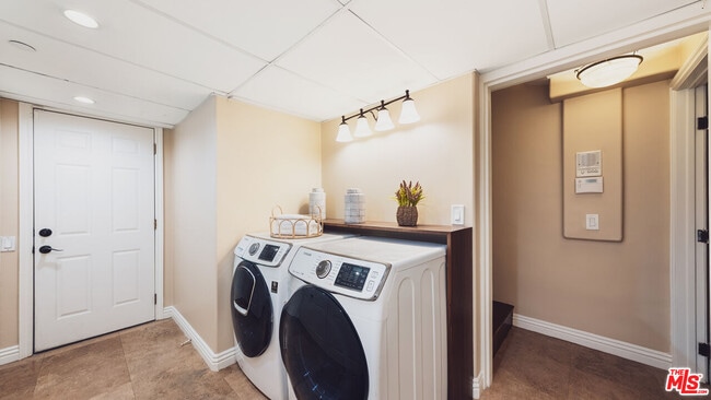 Building Photo - 844 3rd St