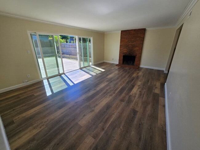 Building Photo - Charming 3-Bedroom, 2-Bath Home in Desirab...