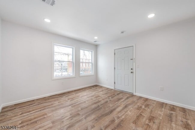 Building Photo - 823 S 17th St