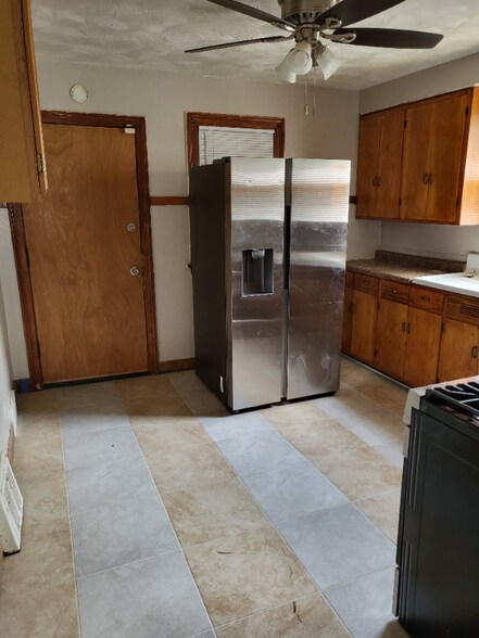 Building Photo - 164 E 119th St