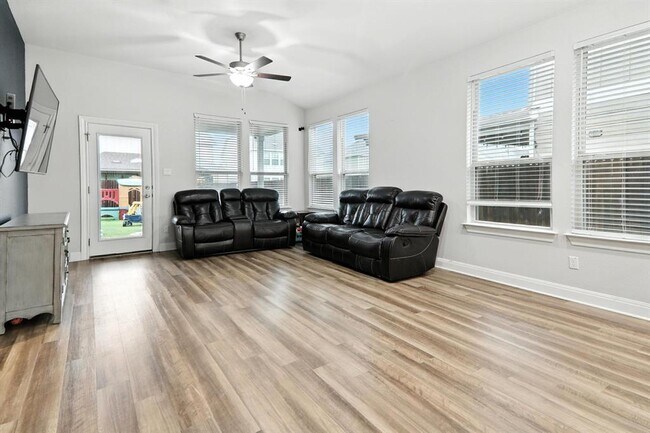 Building Photo - 140 Cascata Way