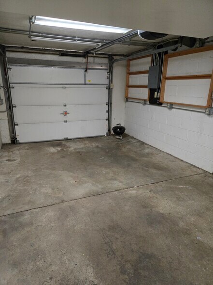 Building Photo - 1043 Broadview Blvd S