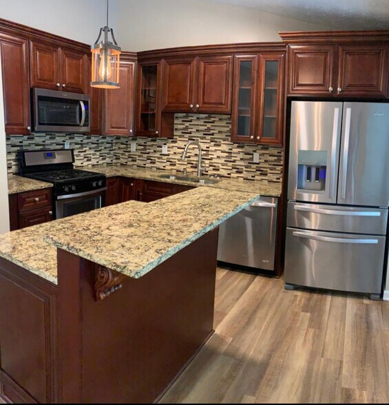 Building Photo - 211 Crabapple Ln
