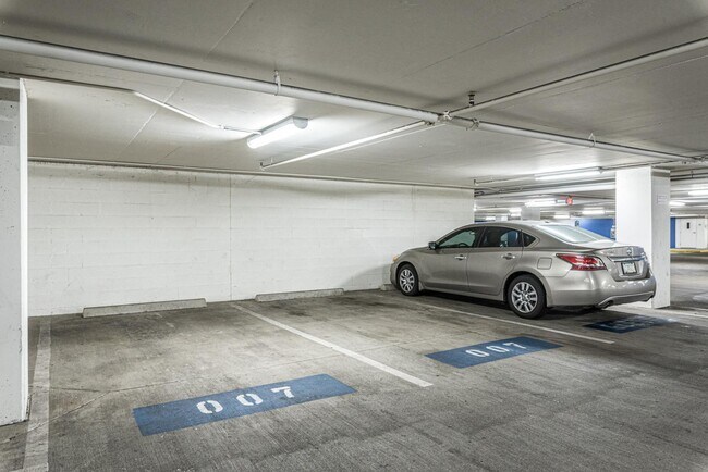 Building Photo - 945 E Playa Del Norte Dr