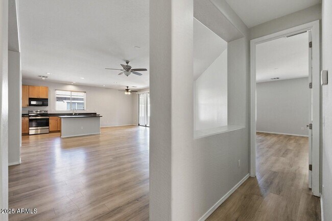 Building Photo - 18391 W Stinson Dr